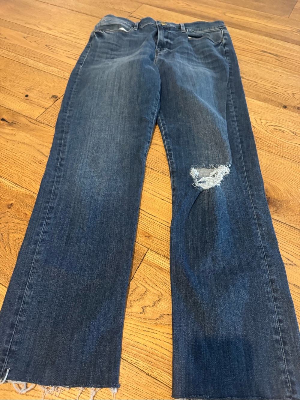 Frame Denim Wide-Leg Jeans in Dark Blue with Distressed Knee - Picture 2 of 3